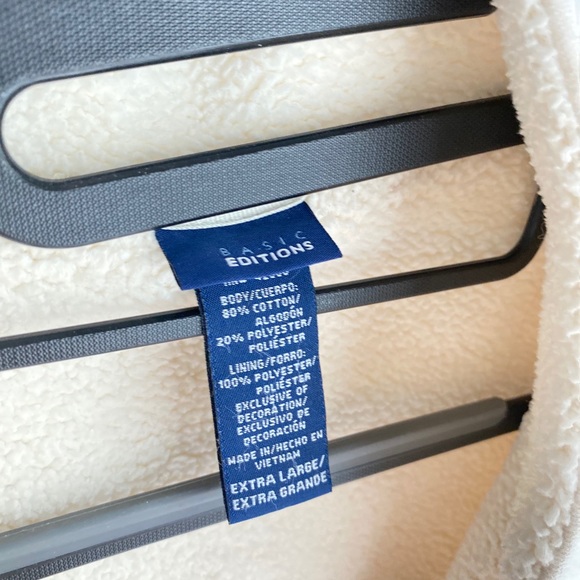 Warm, soft, stylish vest. Polyester fleece lined. - Picture 5 of 8